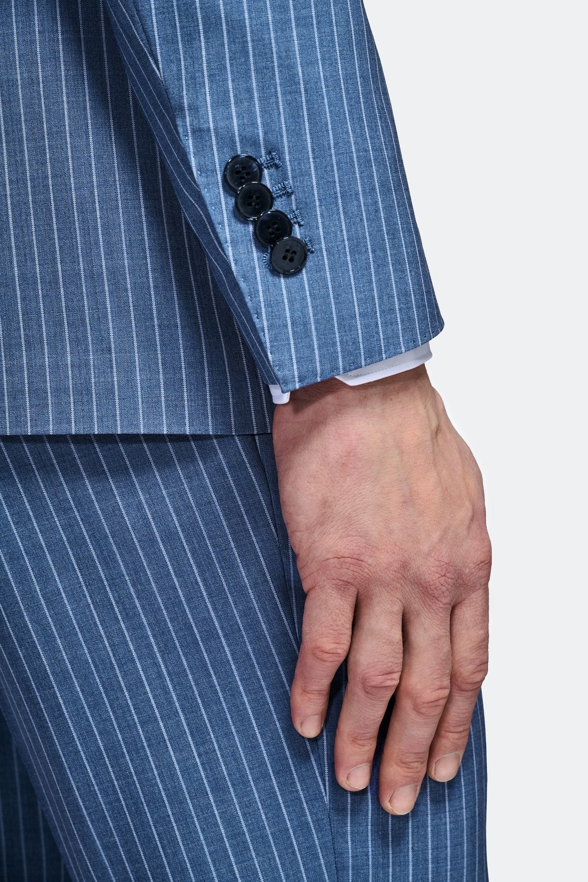 Abito gessato in pura lana