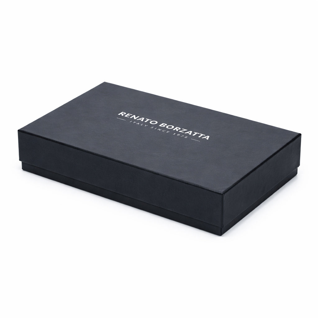 RB1085X | Women's Wallet Made in Italy in Soft Genuine Sauvage Leather. Matte Gold Metal Accessories. Bordeaux Color. Dimensions (closed): 8 x 11.5 x 2 cm