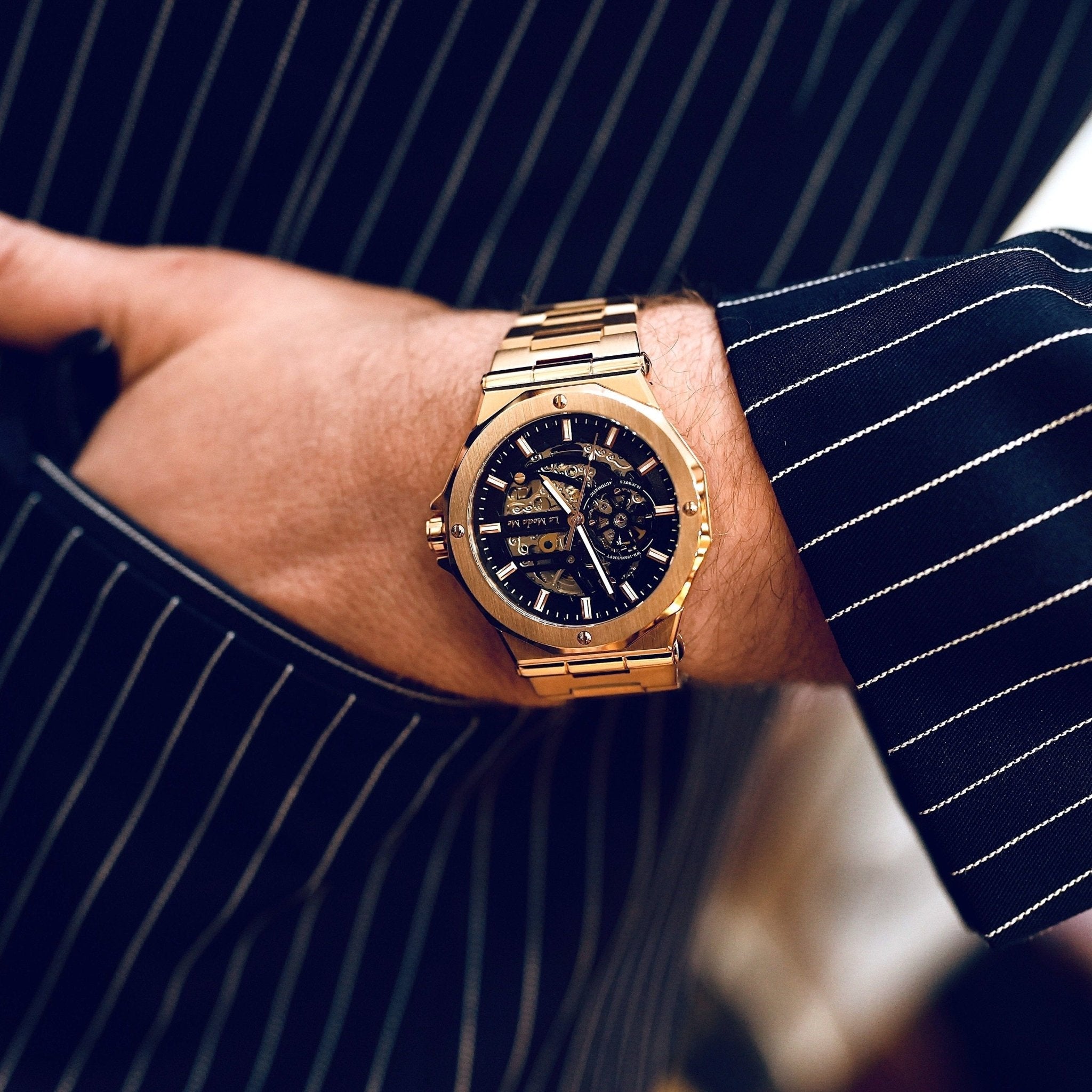 Rubros Jewel Gold Watch - Luxury Gold Timepiece